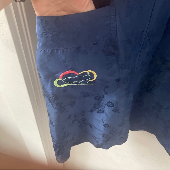 Vintage Longevity Hangzhou China Silk Navy Blue Hand Embroidered Kimono Robe M - Picture 4 of 8